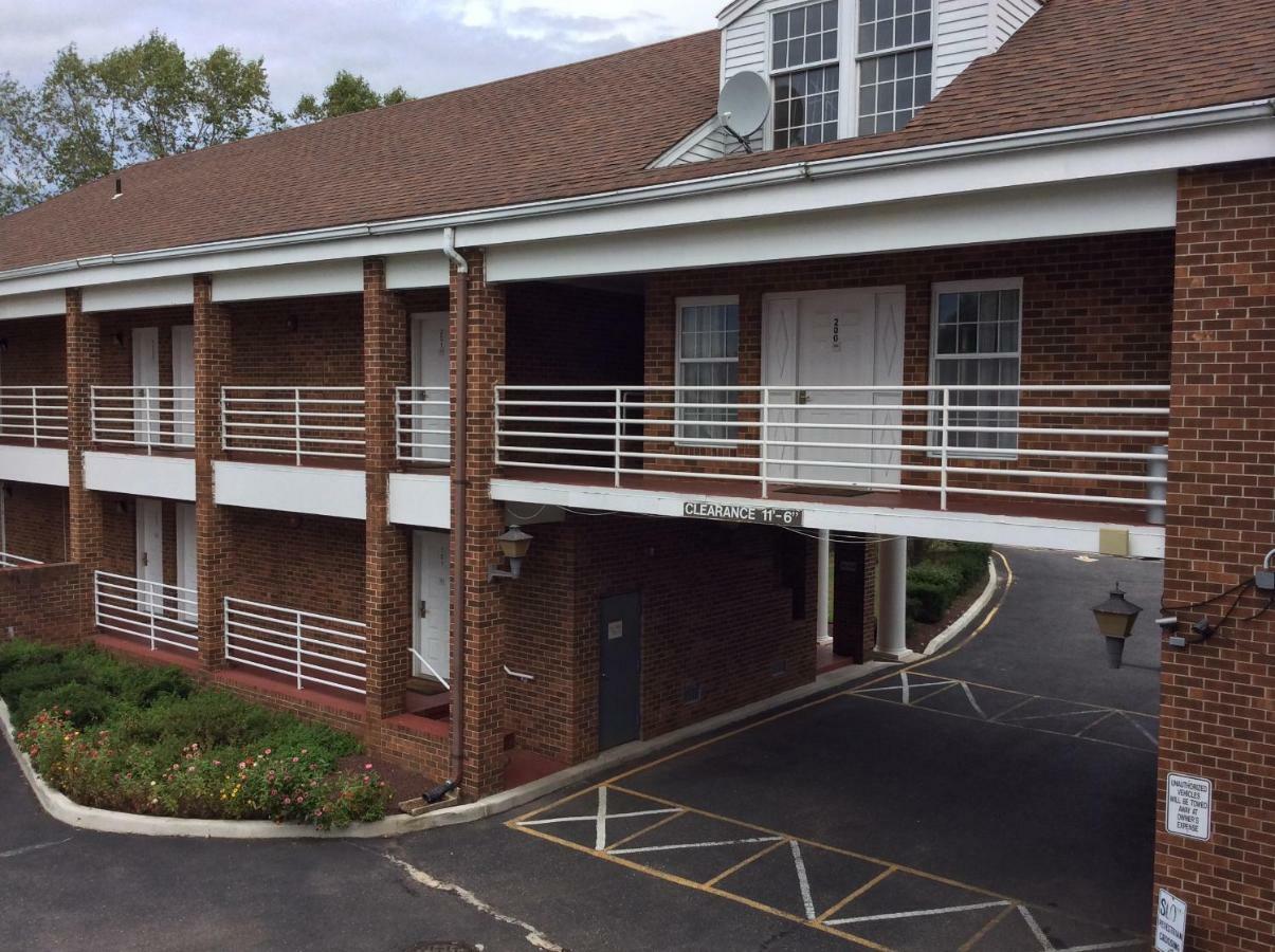 The Village Inn Colts Neck Εξωτερικό φωτογραφία