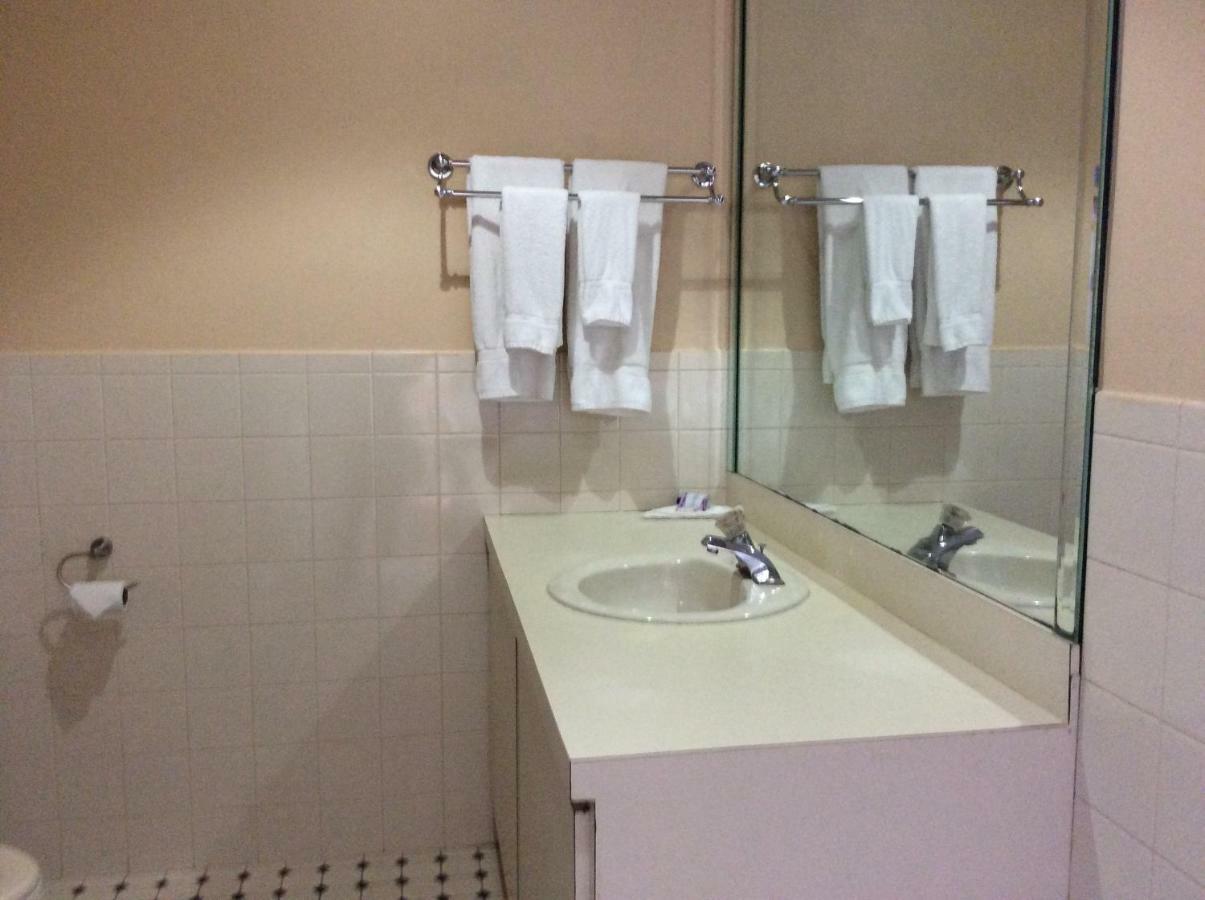 The Village Inn Colts Neck Εξωτερικό φωτογραφία